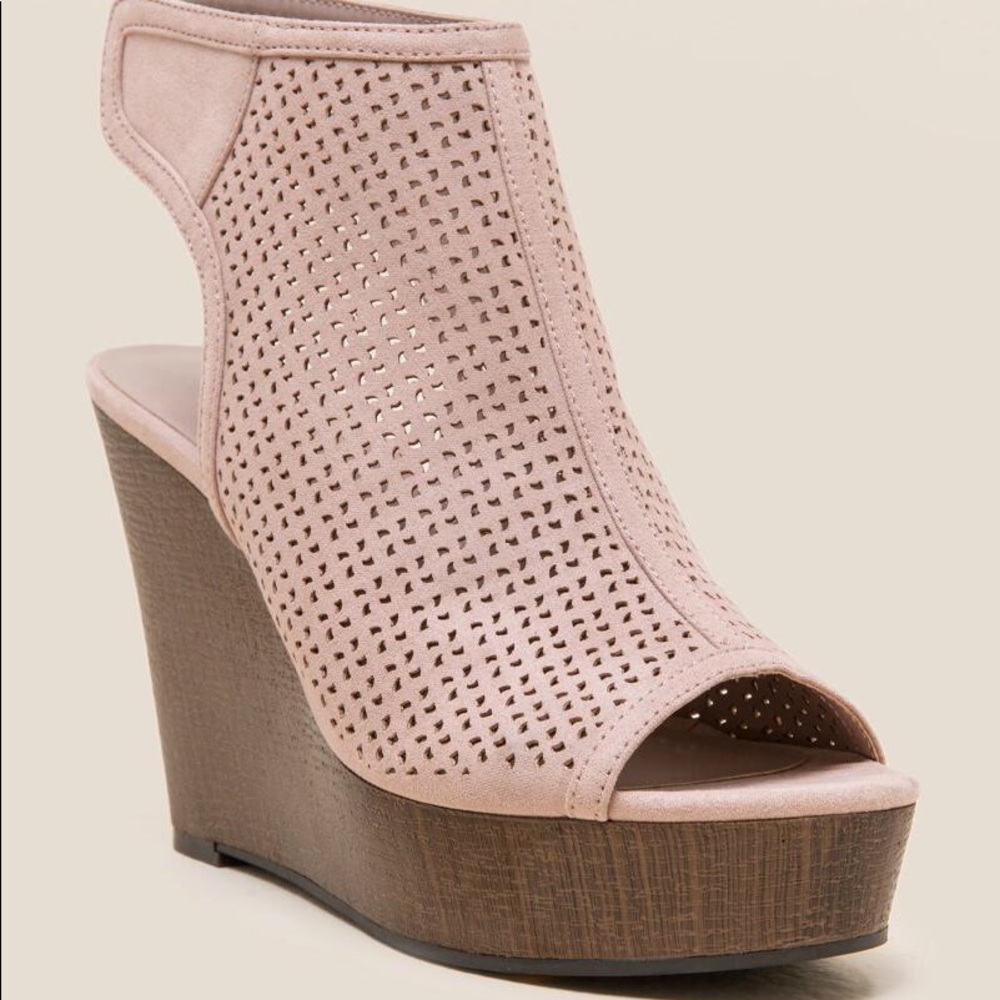 Pink Perforated Wood Wedge Size 9